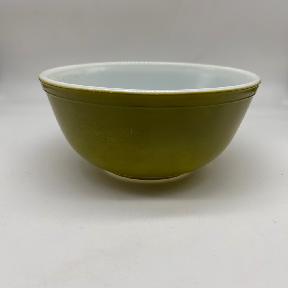 Vintage Pyrex Avocado Green Mixing Bowl 1.5 QT Solid Color Milk Glass 402 USA